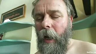 Atėjo blondinė su di ...