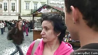 Čiulpti blondinė mėg ...