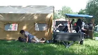 Busty uoliai čiulpia ...