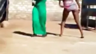 Barzdotas vyras valg ...