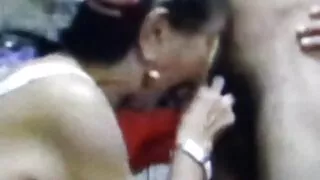 Atsisėdo ant vyro va ...