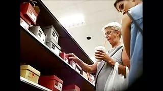 Dėl pinigų, jaunėlė  ...