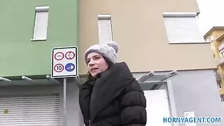 Nenuleisdamas akių v ...