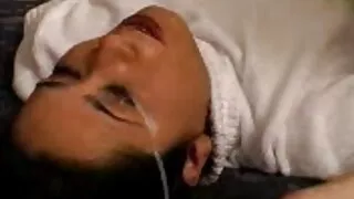 Moteris su kojinėmis ...