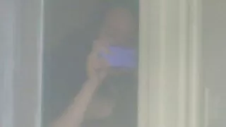 Linksma blondinė pak ...